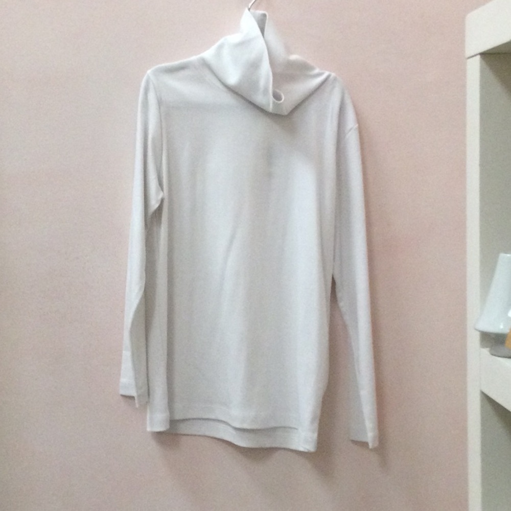 Women's White Long-Sleeve Turtleneck Sweater